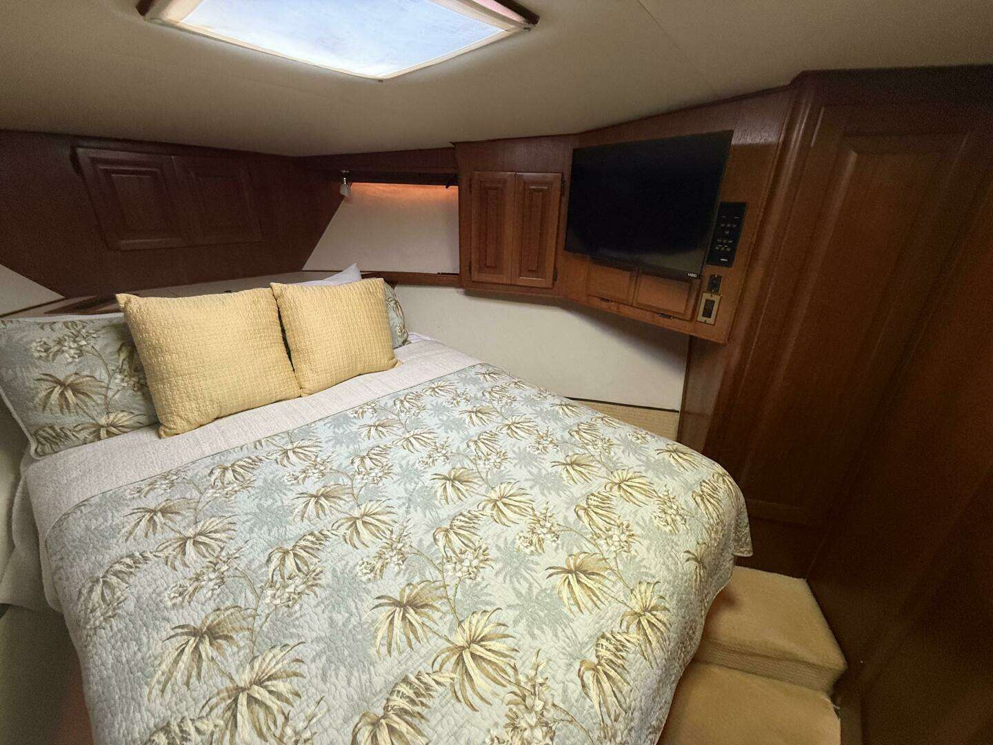 1989 Viking 45 Convertible - Image 31