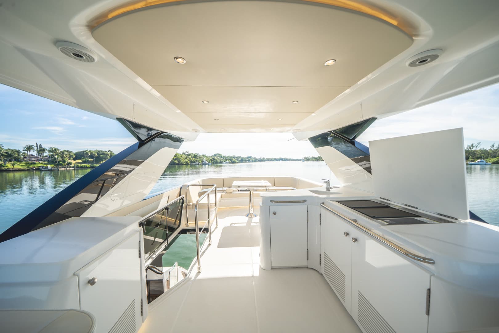 2026 Cruisers Yachts 57 FLY - Image 22