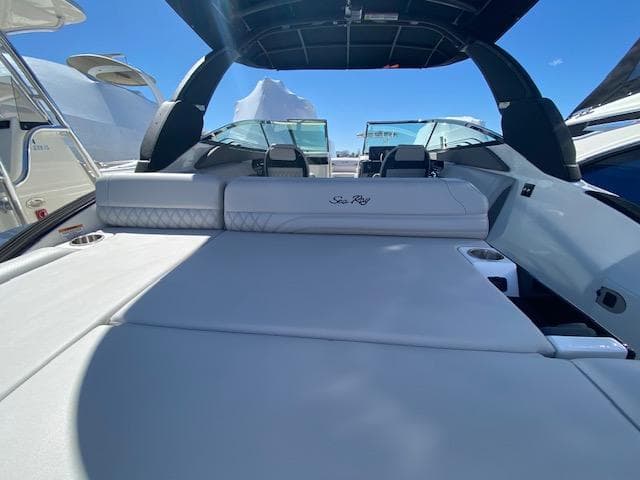 2023 Sea Ray SLX 260 Outboard luxury boat interior view.