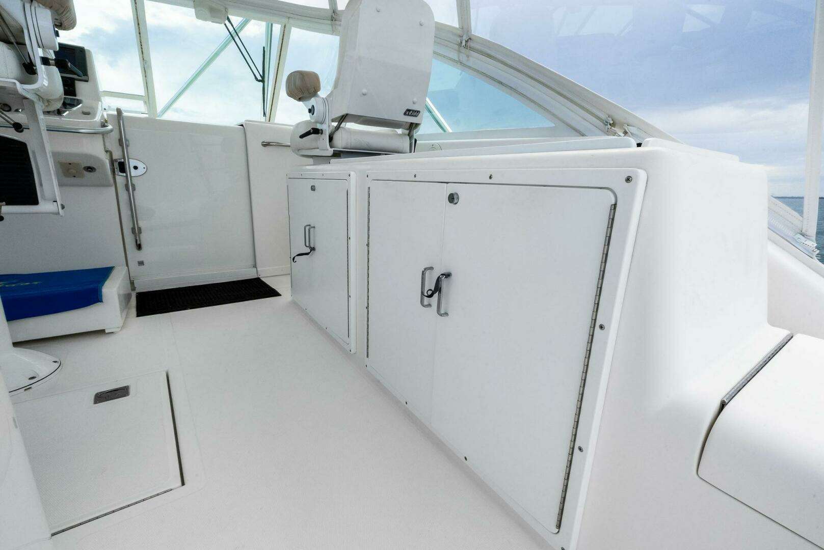 2004 Cabo 40 Hardtop Express - Image 11