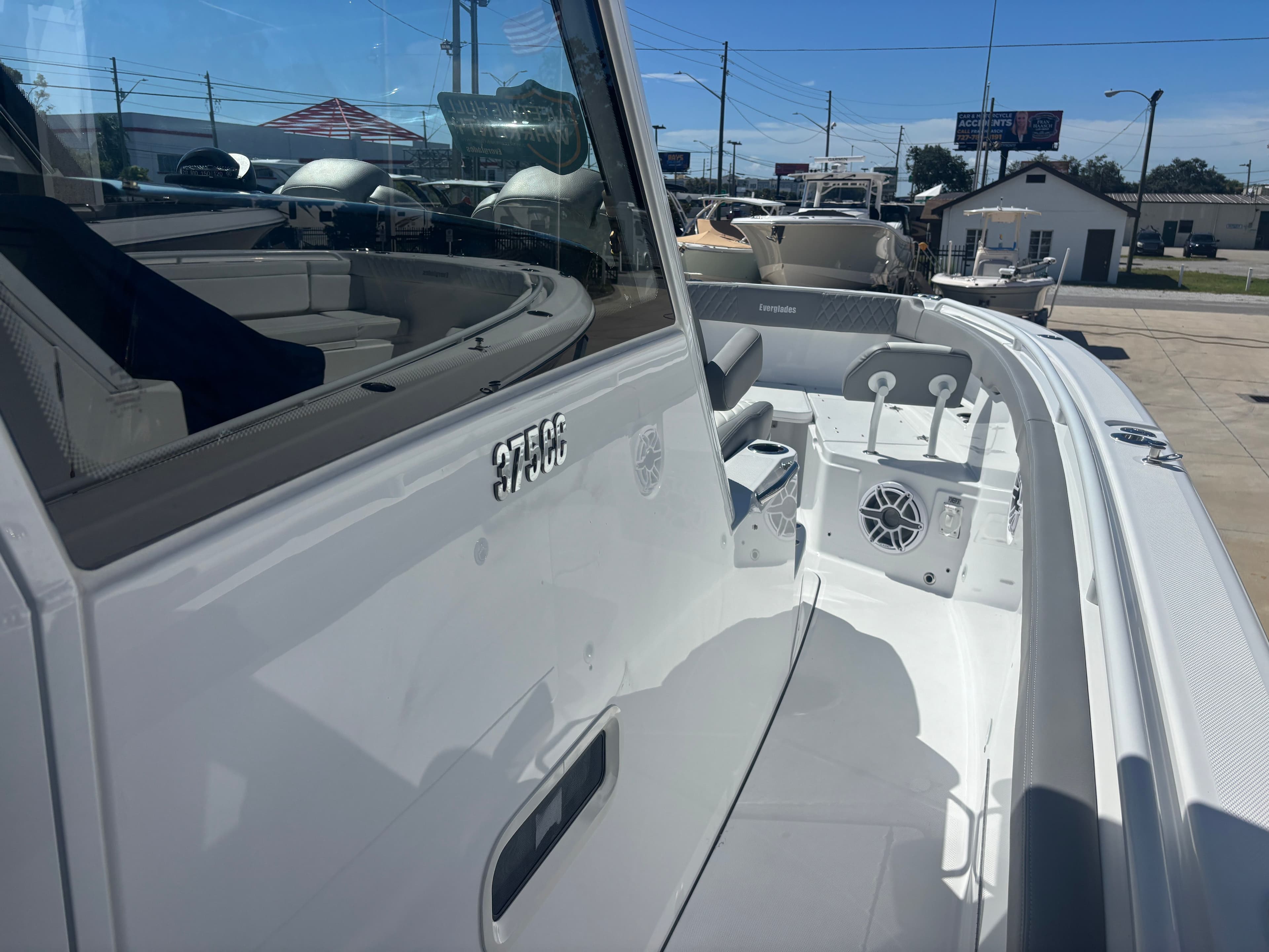 2026 EVERGLADES 375 CC - Image 31
