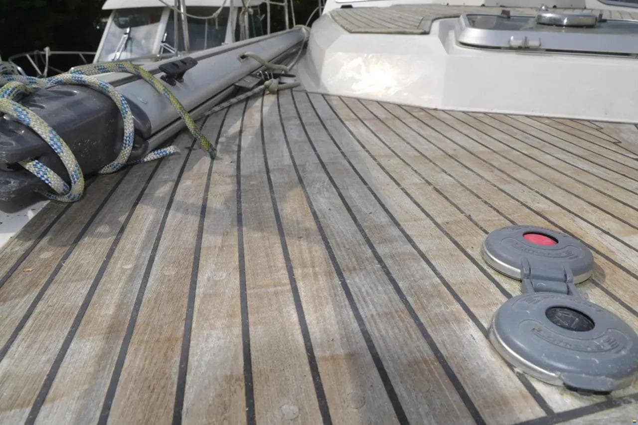 Deck of a 1991 Nauticat 32 sailboat with mast and rope details.