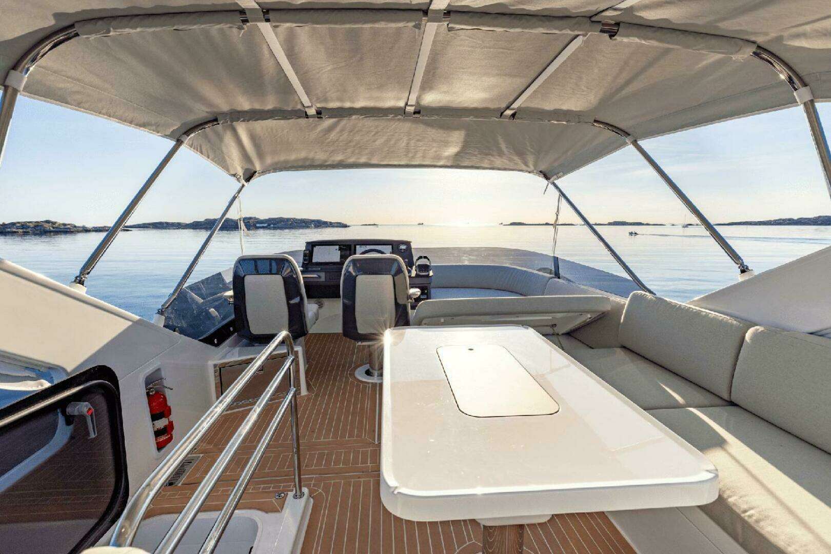2025 Nimbus 495 Flybridge - Image 9