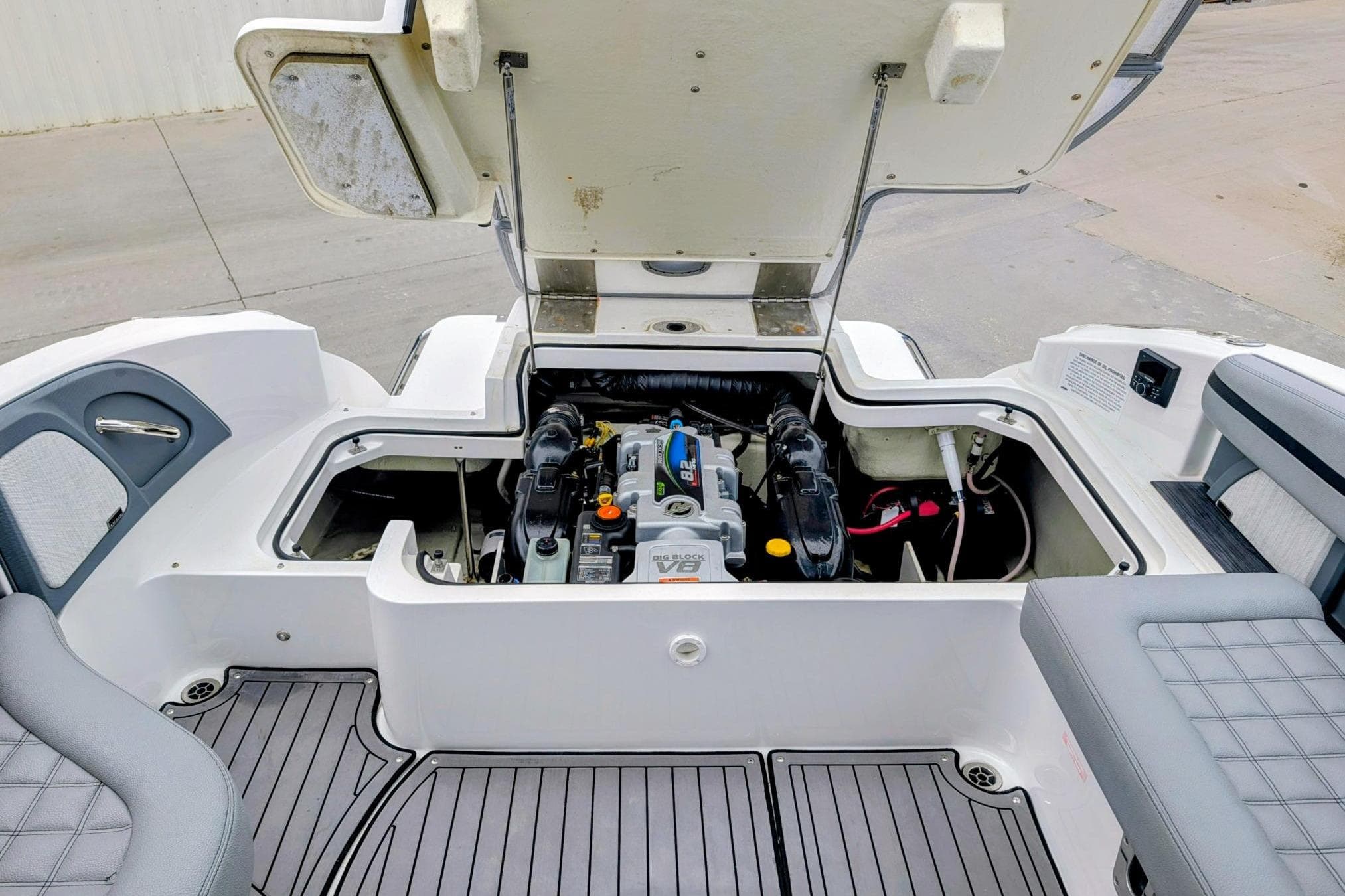 2021 Cobalt R7 Bowrider - Engine Compartment