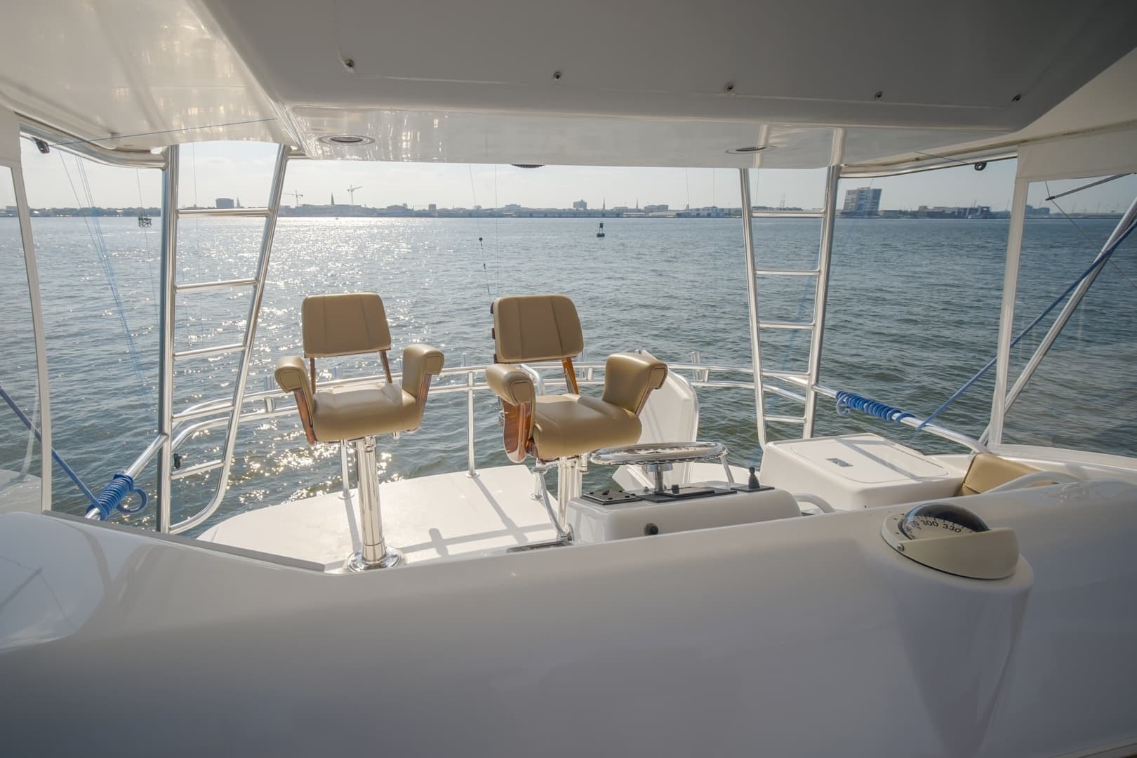 2002 Hatteras 60 Convertible - Image 23