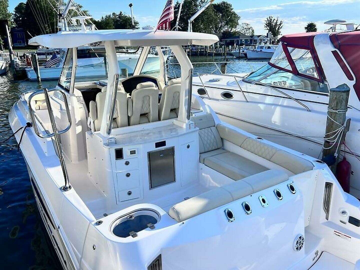 2019 Regal 33 SAV - Image 6