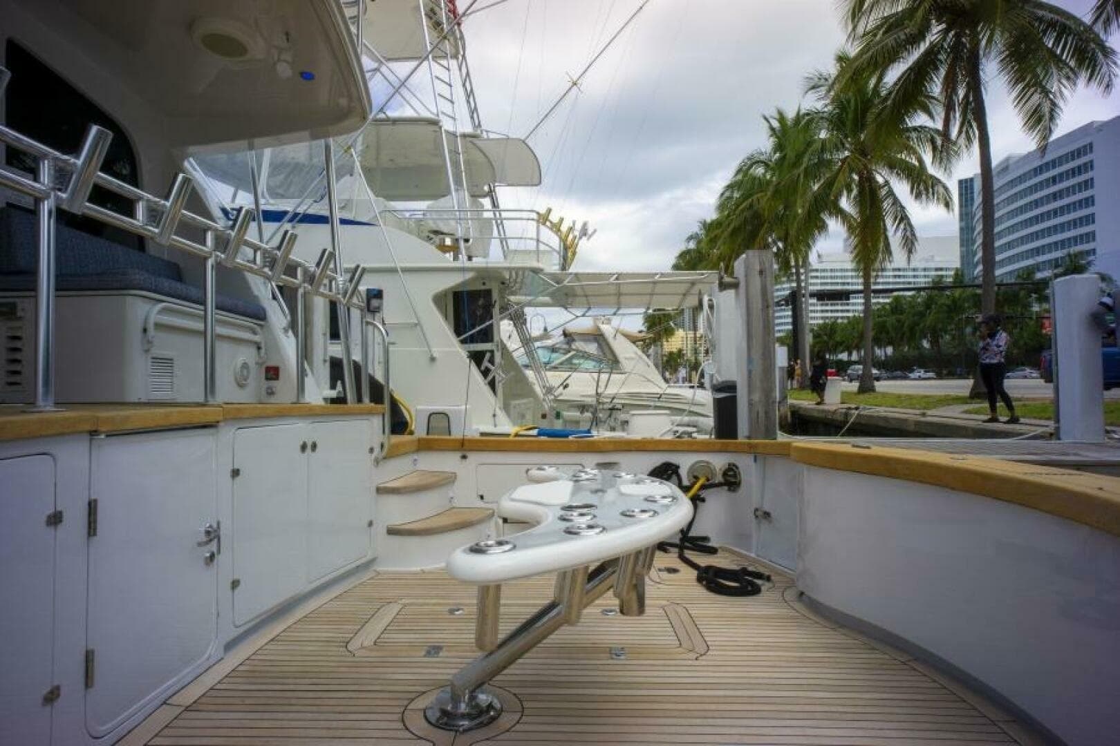 2005 Sea Force IX Enclosed Flybridge - Image 19