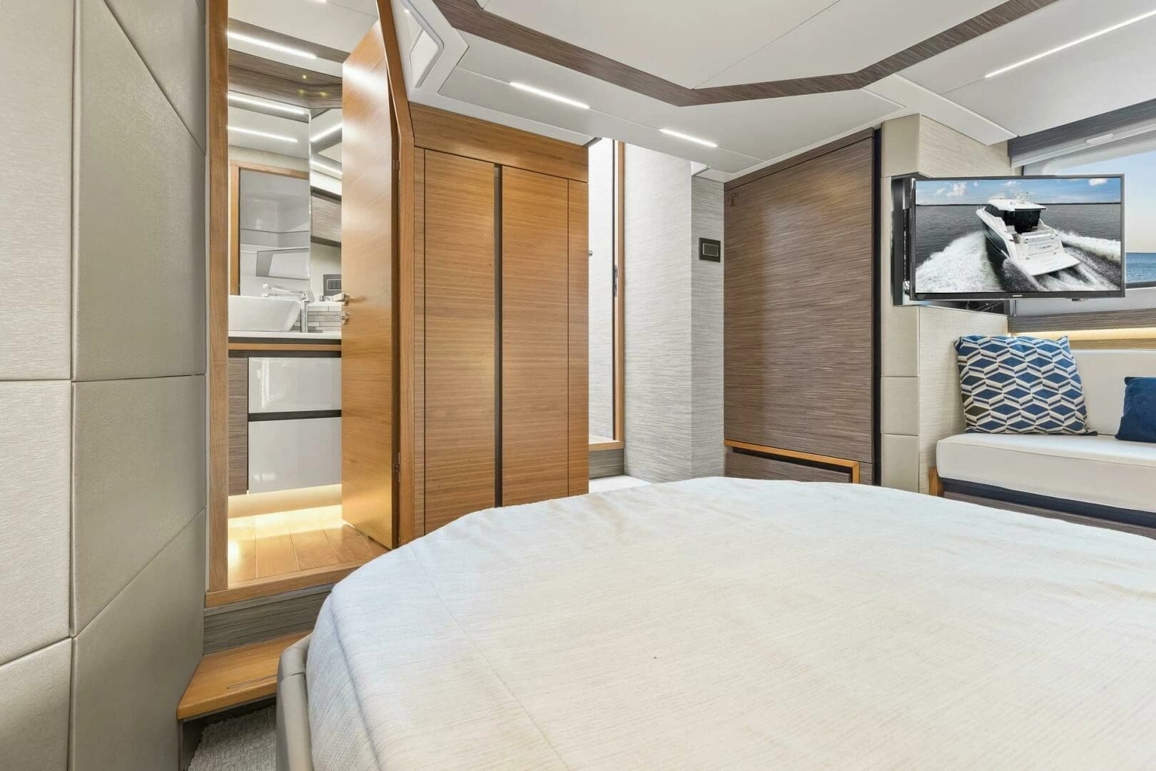 2019 Tiara Yachts C49 Coupe - Image 20