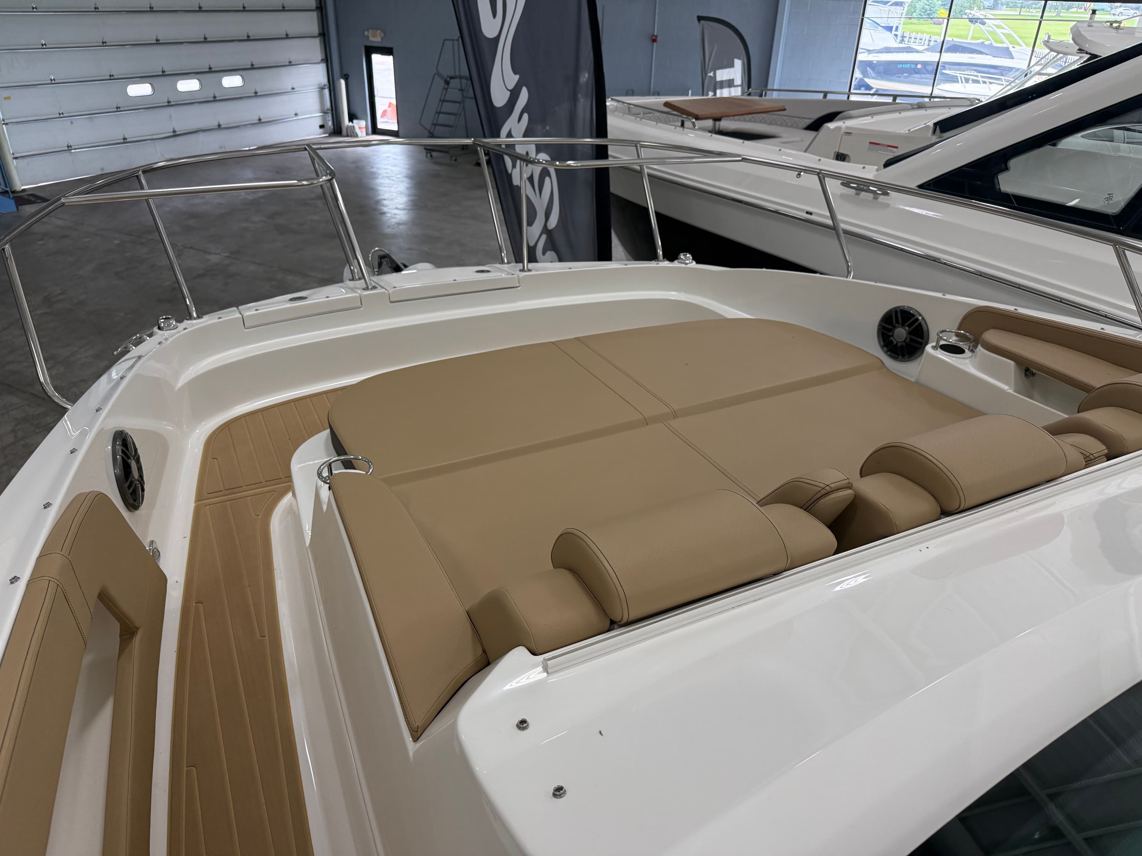 2026 Sea Ray Sundancer 320 - 9