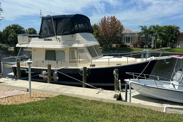 2005 Mainship 34 - Image 1