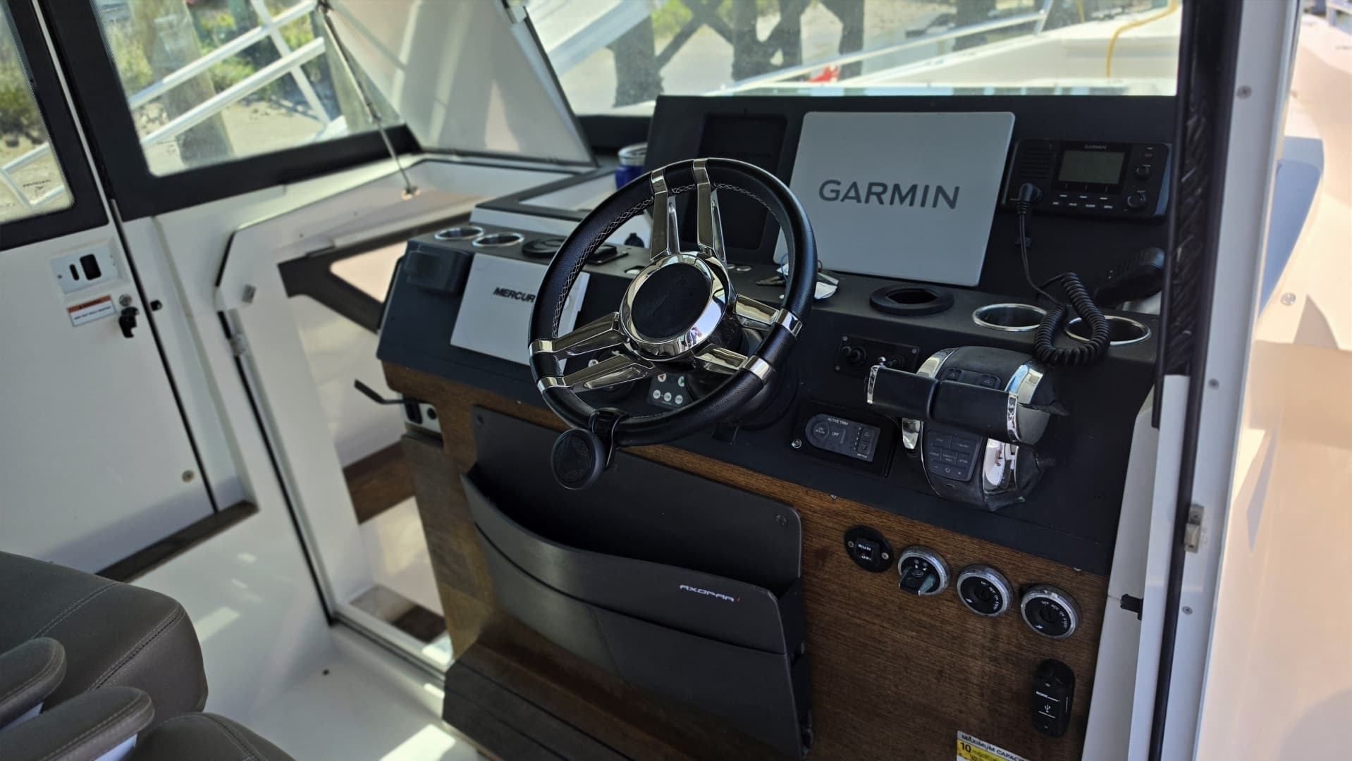 2019 Axopar 37 XC Cross Cabin - Image 7