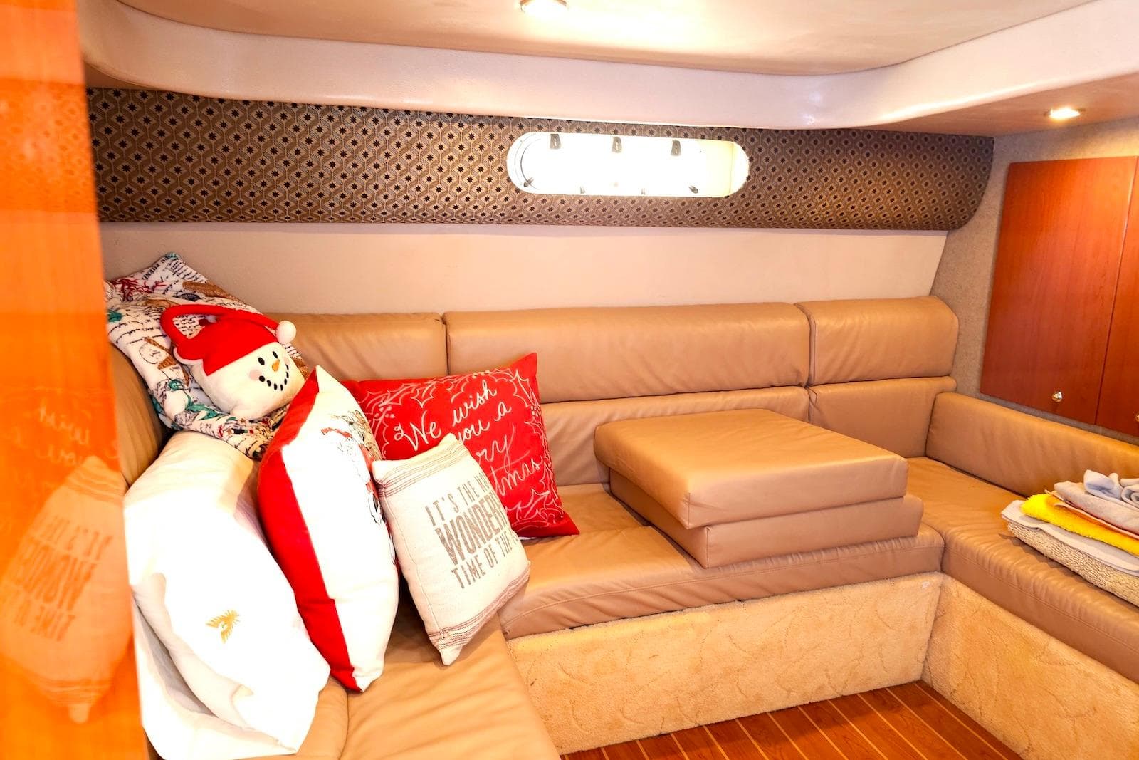2004 Formula 40 Performance Cruiser interior with cozy seating and festive pillows.