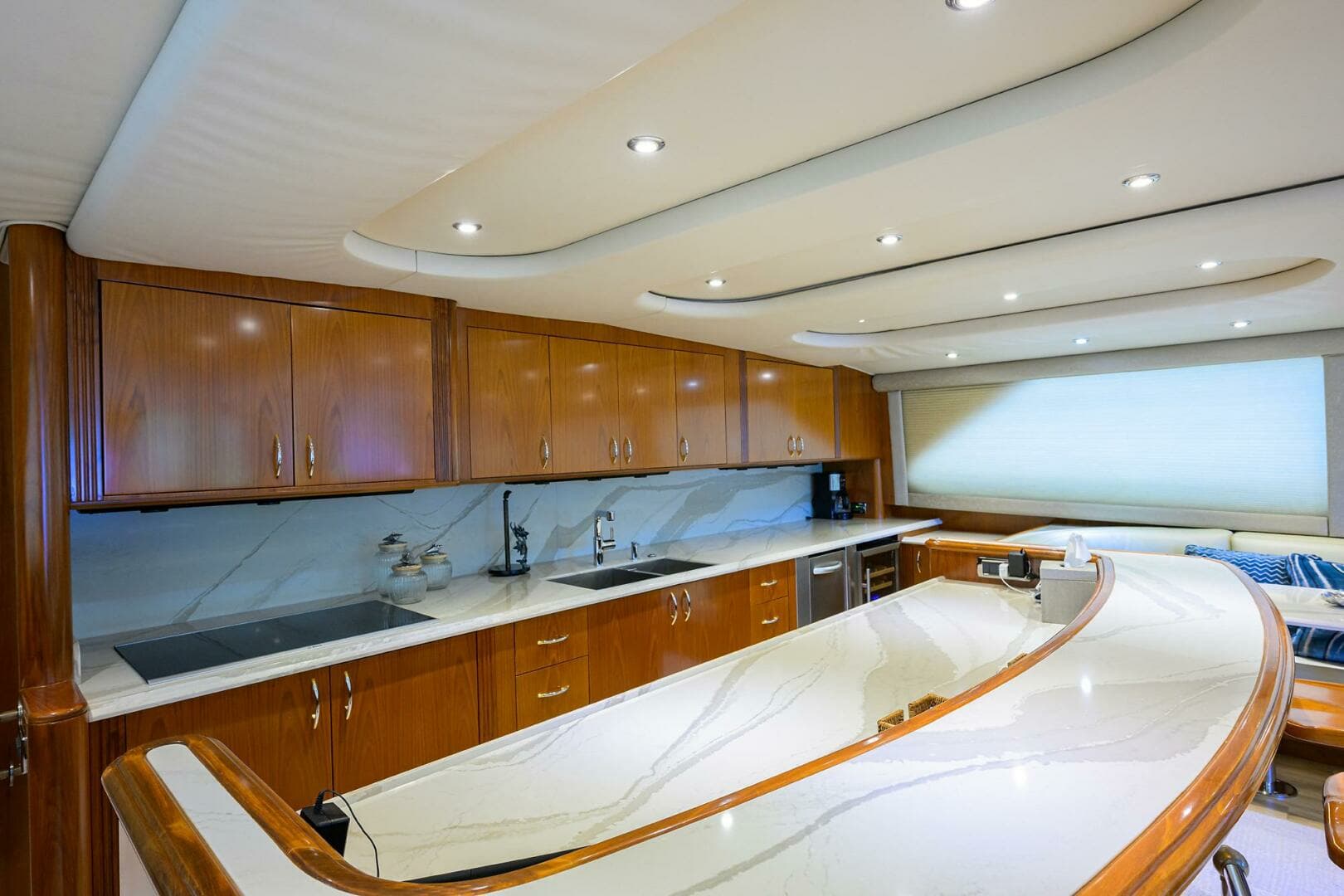 2004 Sea Force IX 82 Enclosed Bridge - Image 25
