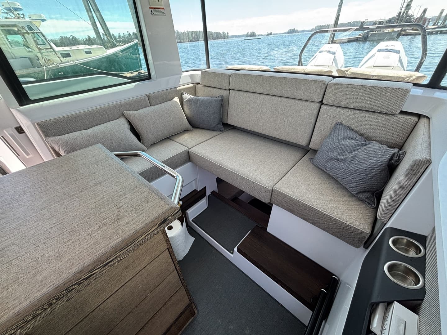2023 Axopar 37XC Cross Cabin - Image 20
