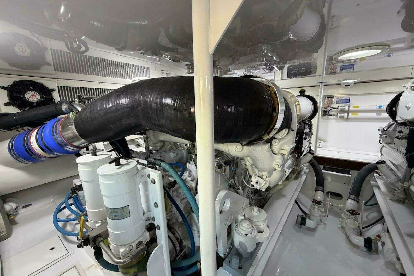 2004 Viking 56 Convertible - Image 33