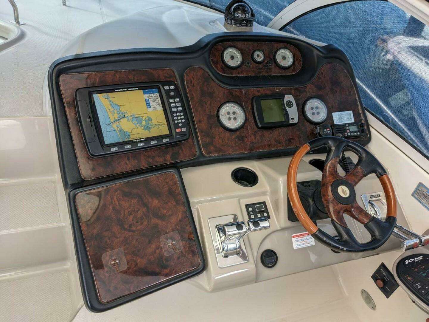 2003 Cruisers Yachts 3970 - Image 3