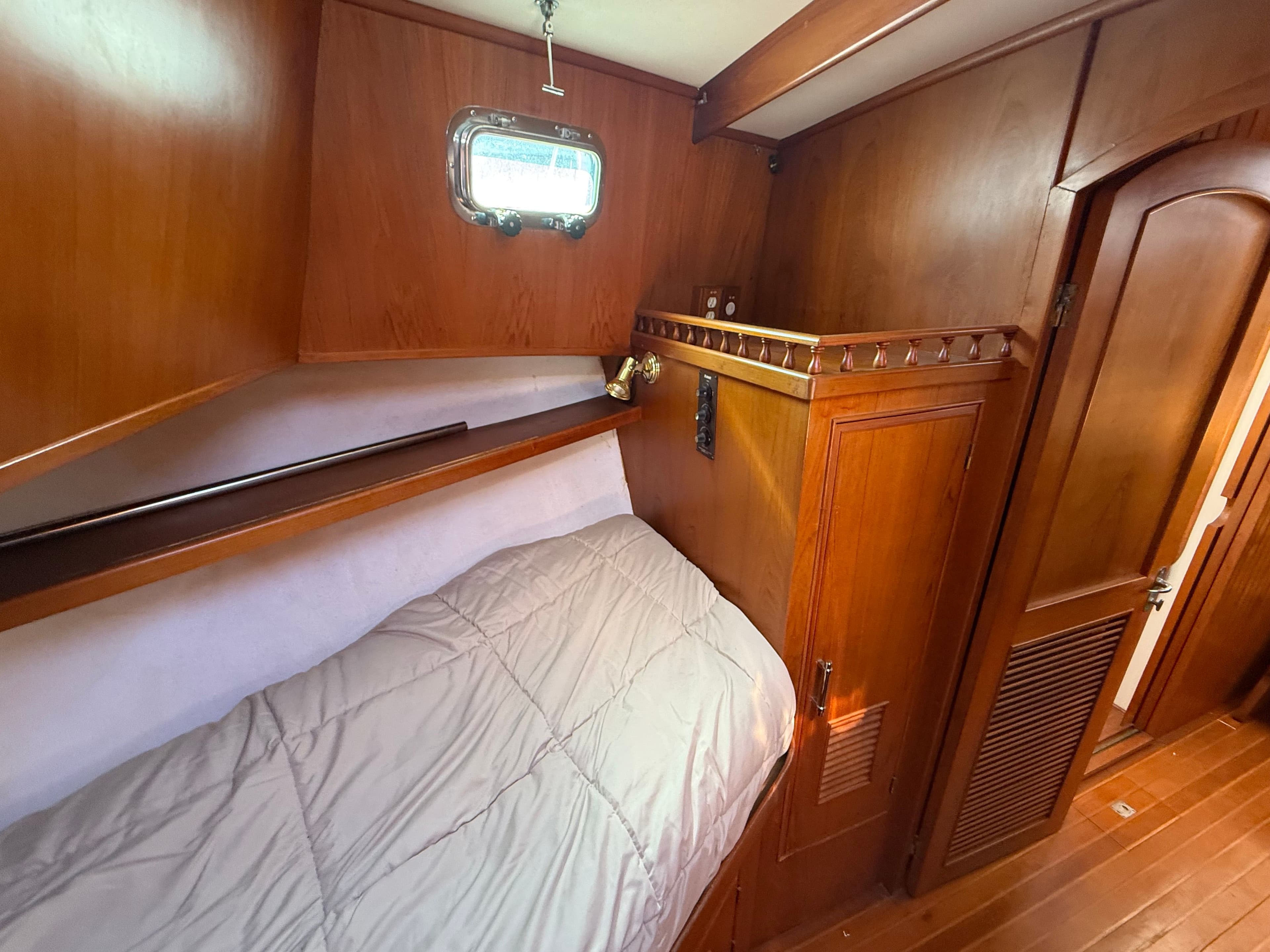 1986 Marine Trader Tri-cabin - 26