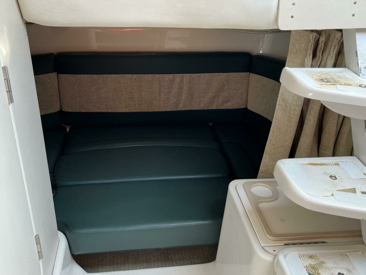 1998 Chris-Craft 320 Express Cruiser - Image 21
