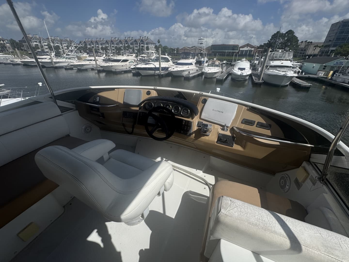 2003 Carver 444 Cockpit Motor Yacht - Image 6