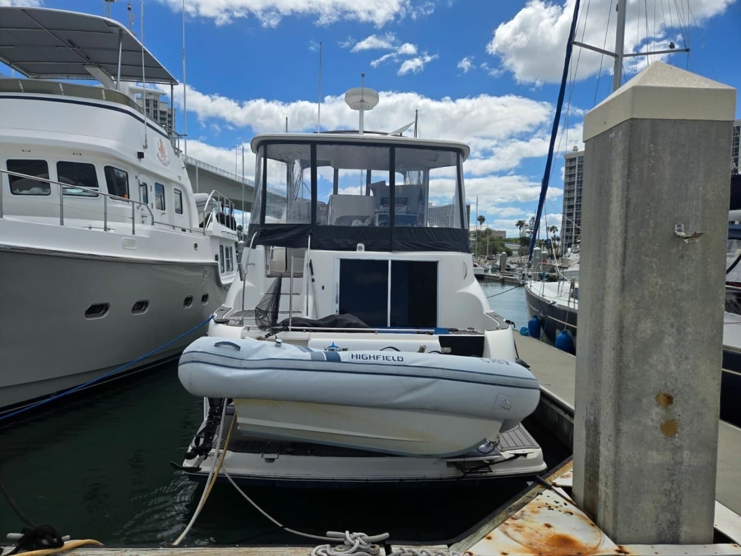 2004 Meridian 459 Aft Cabin Cockpit Motor Yacht - Image 6