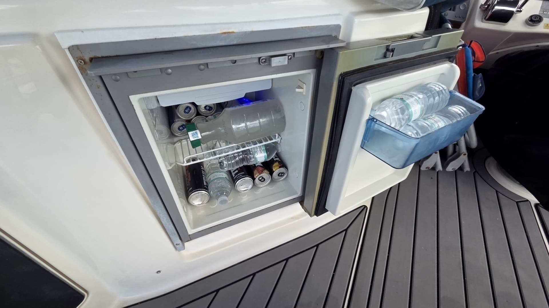 2004 Meridian 459 Aft Cabin Cockpit Motor Yacht - Image 26