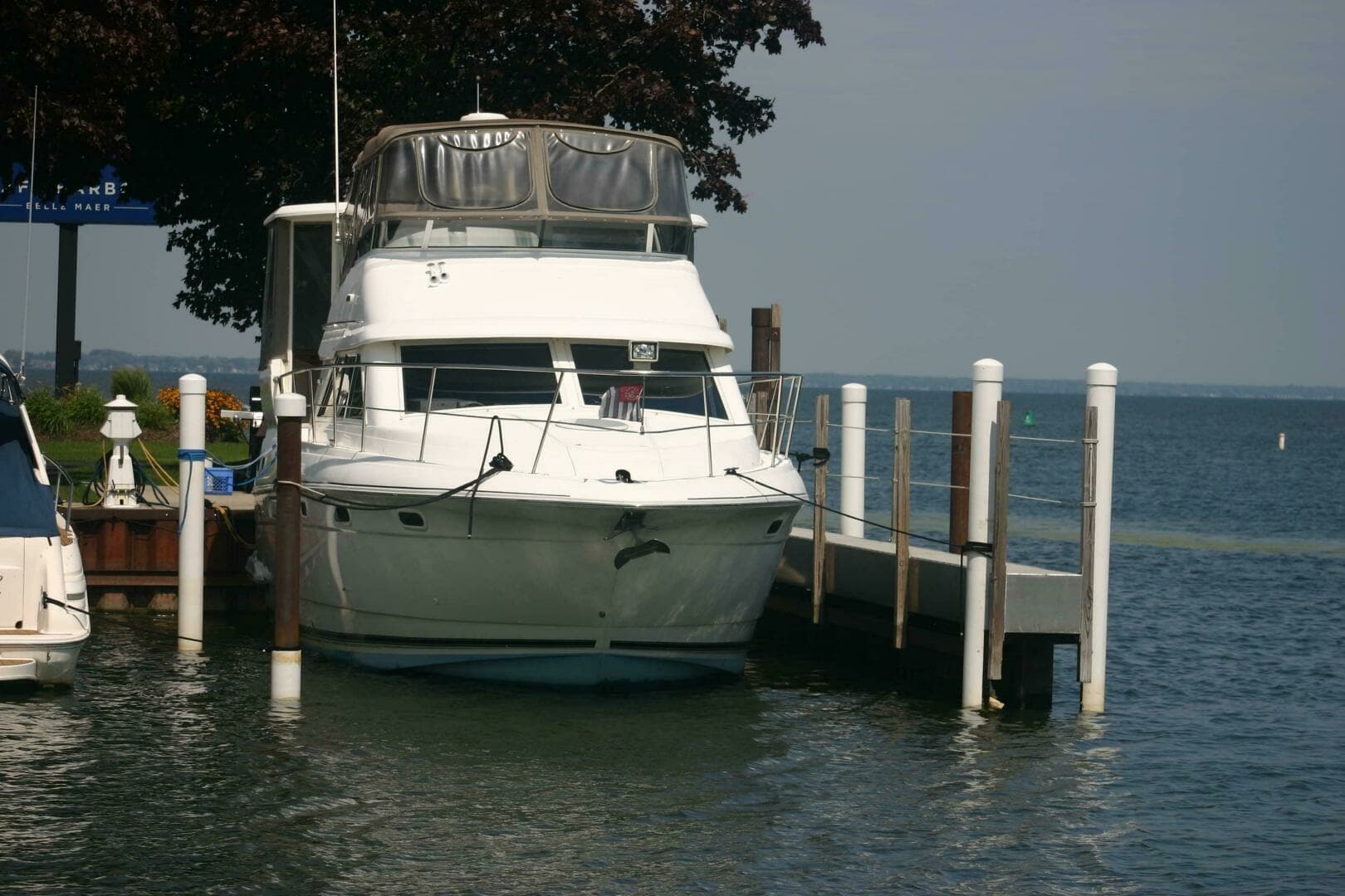 2001 Cruisers Yachts 3750 Motor Yacht - Image 35
