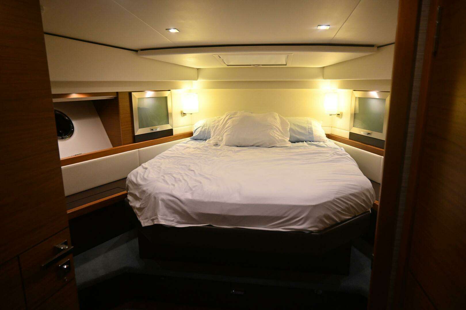 2017 Tiara Yachts 44 Coupe - Image 36