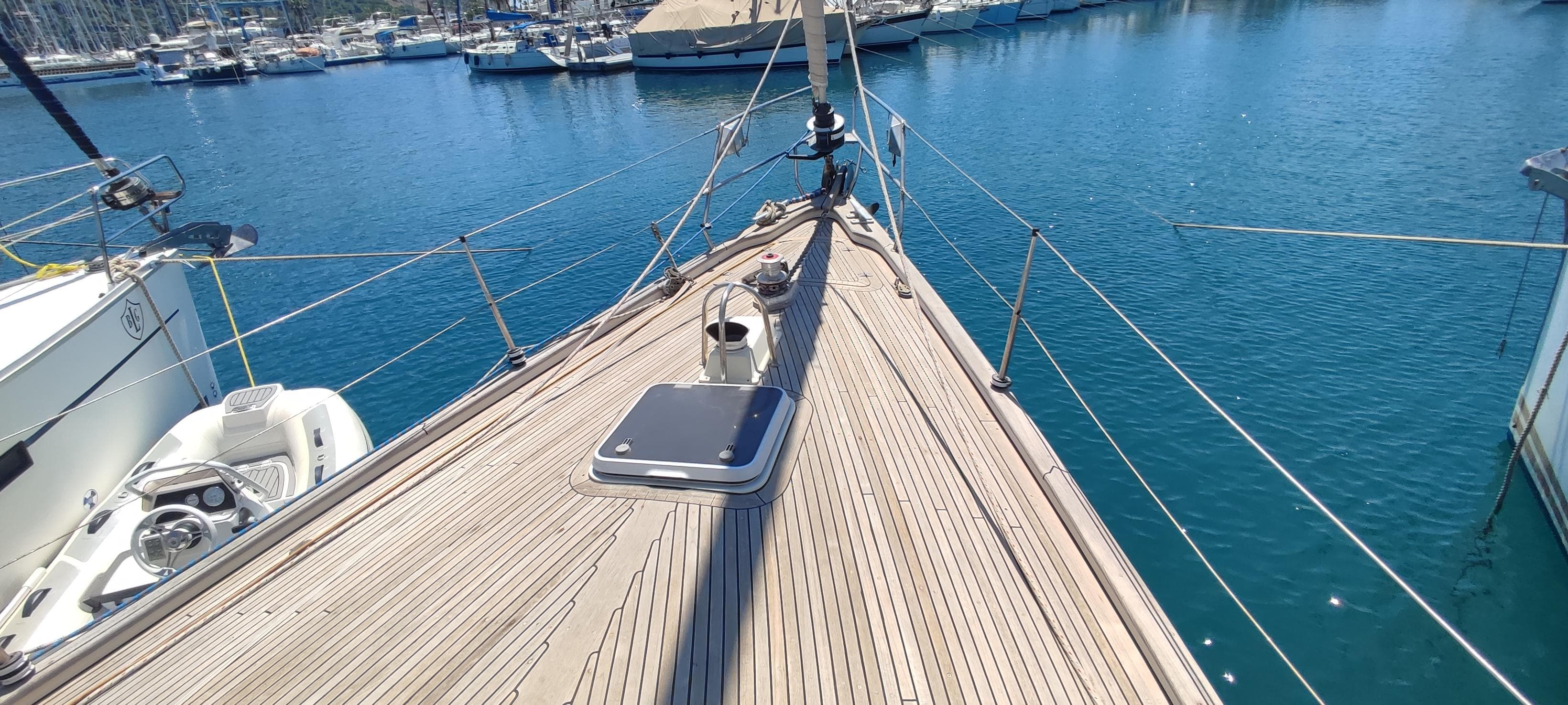 Deck view of a 1994 Najad 440 sailboat in a marina.
