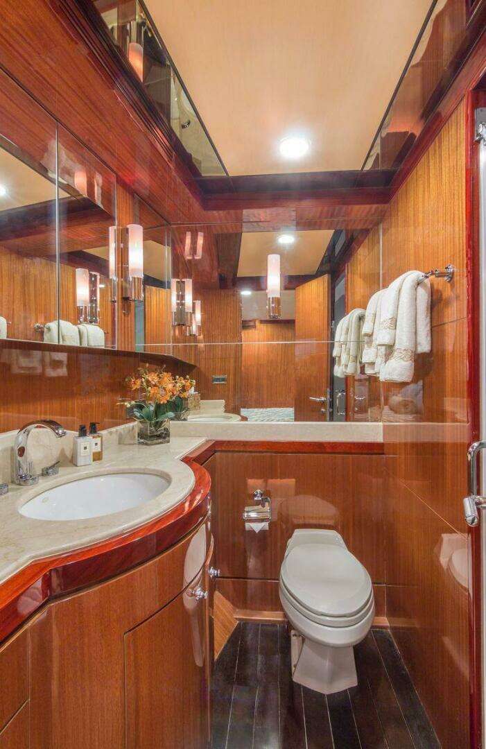 2008 Ocean Alexander 100 Skylounge Megayacht - Image 20