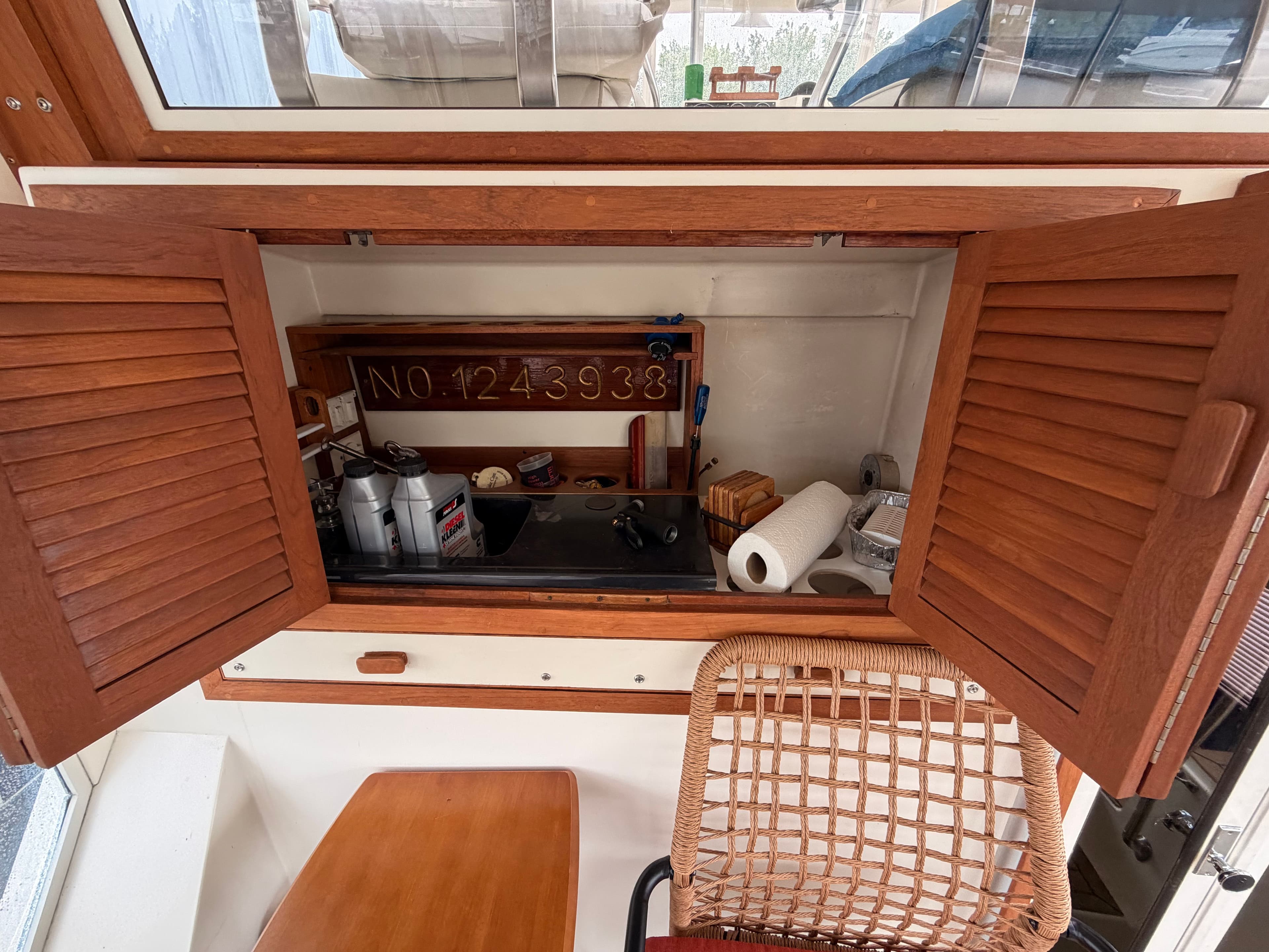 1987 Viking Dbl Cabin Motor Yacht - 43