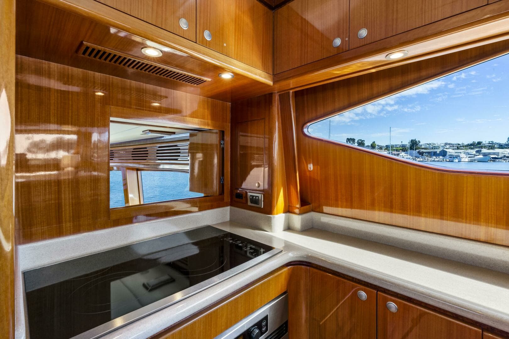 2007 Hampton Cockpit Motoryacht - Image 10