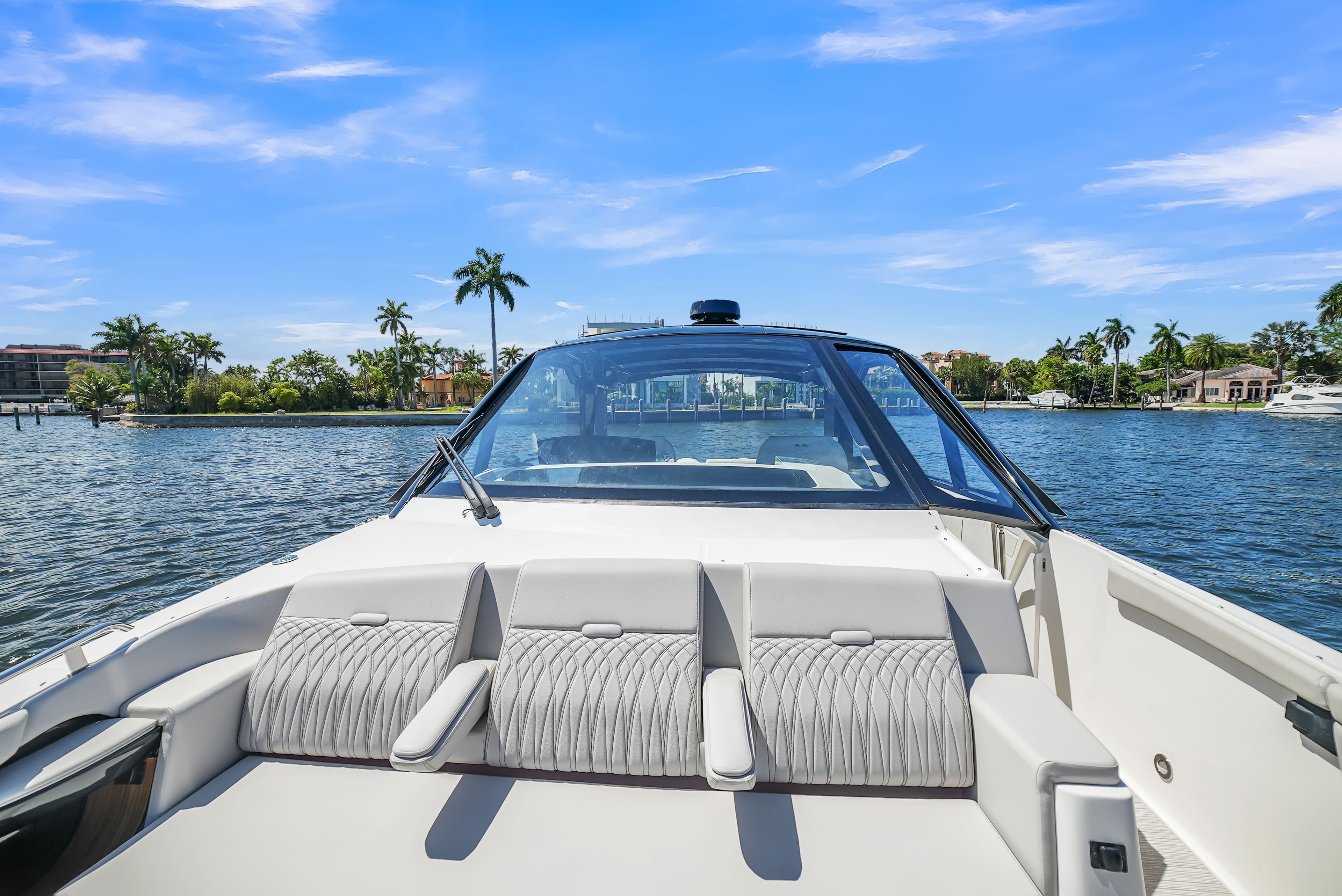 2026 Sea Ray Sundancer 370 Outboard - 43
