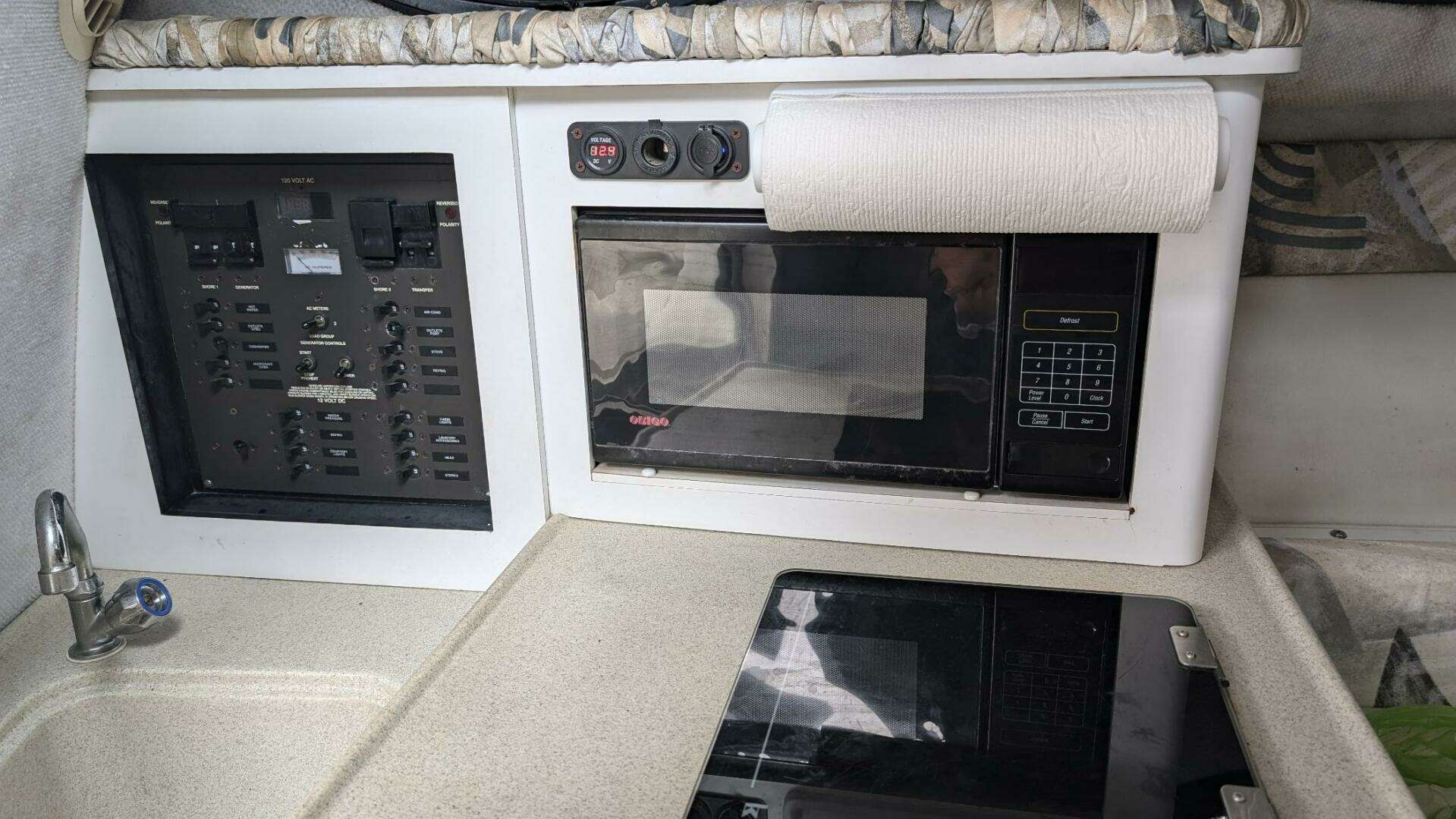 2001 Wellcraft 270 Coastal - Image 13