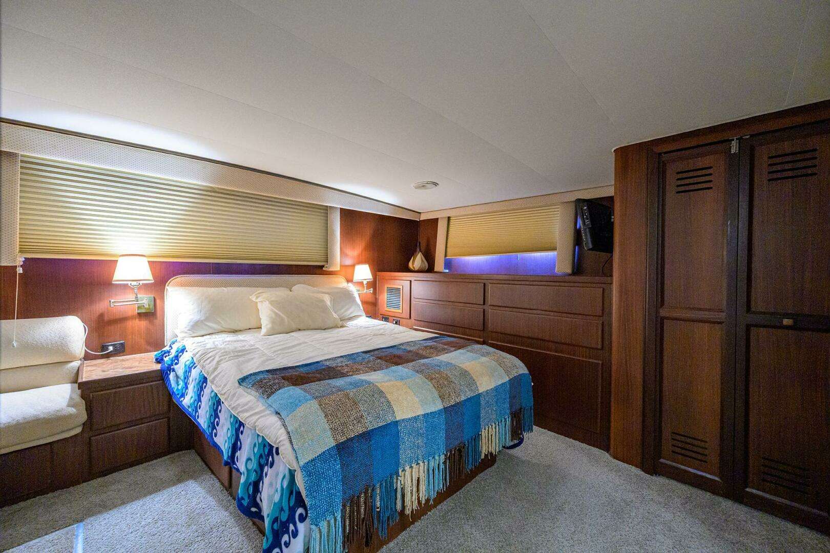 1987 Hatteras 63 Motor Yacht - Image 24