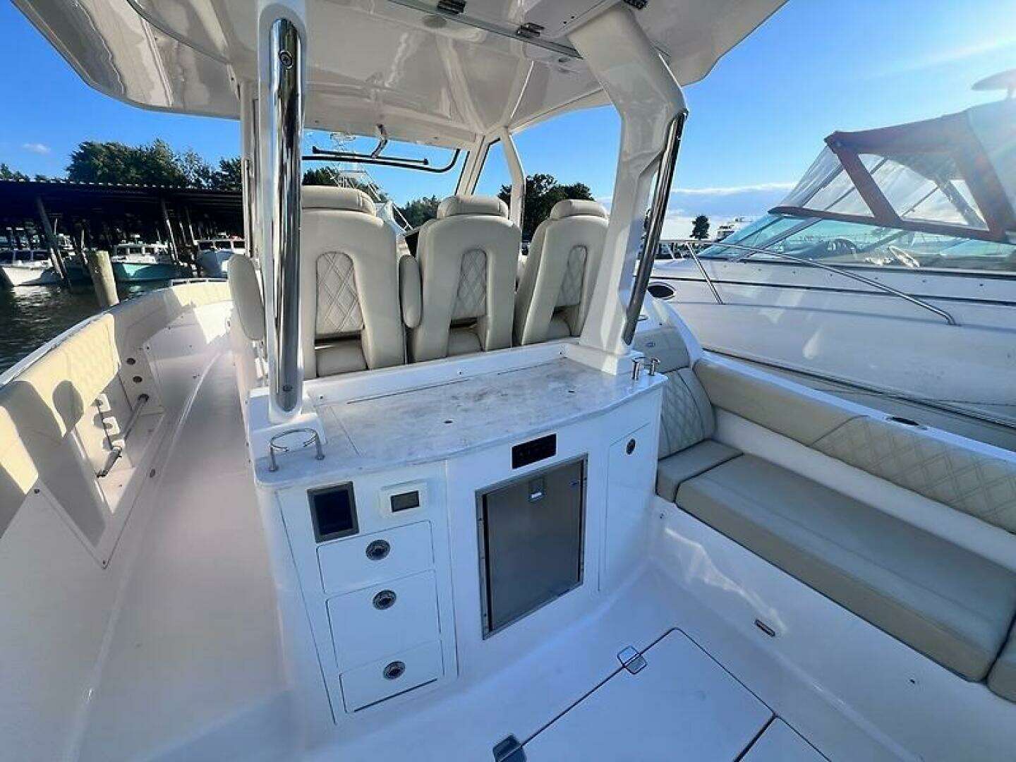 2019 Regal 33 SAV - Image 13