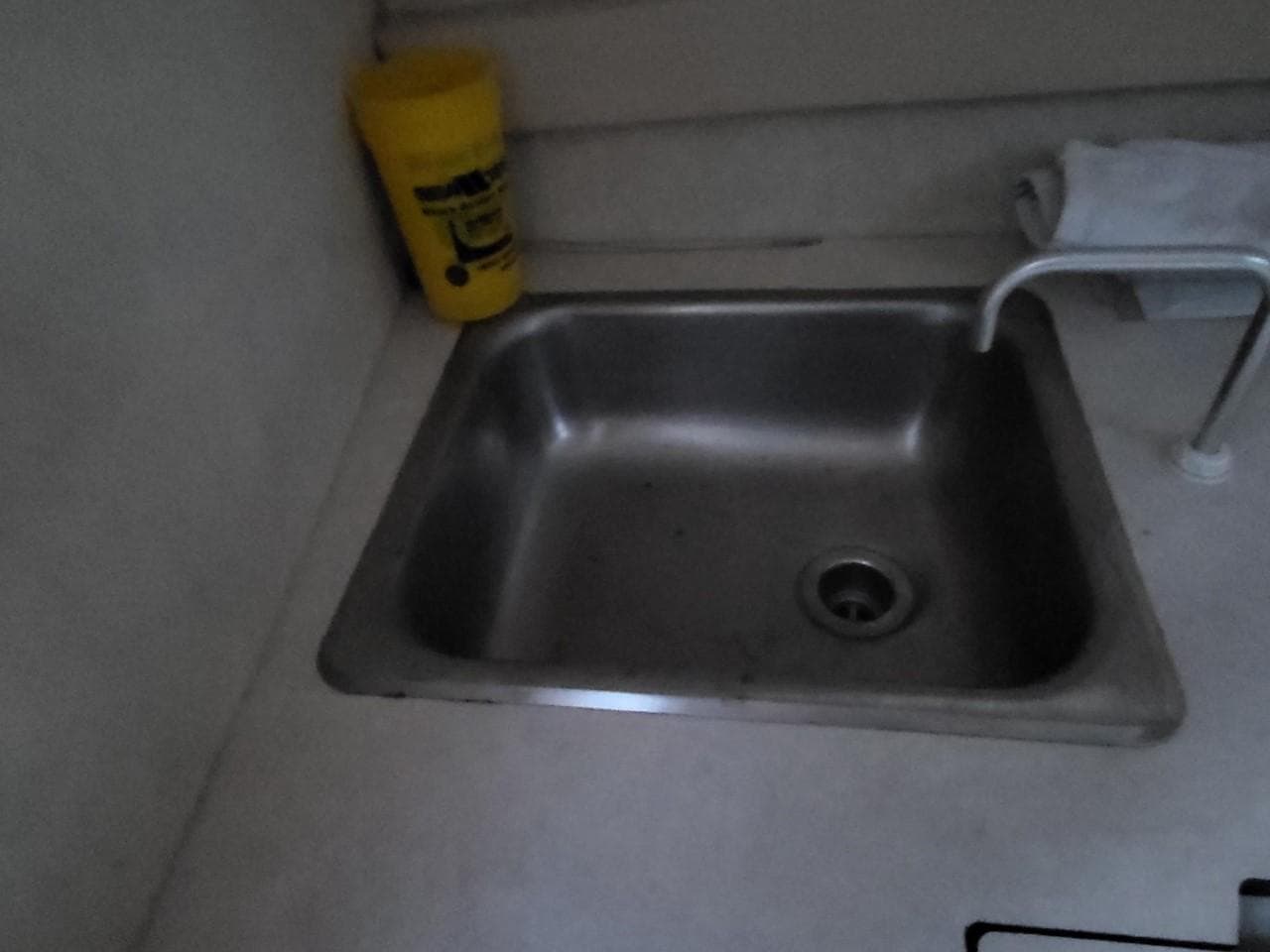 Kitchen sink in a 2000 Bayliner 2252 Ciera Express.