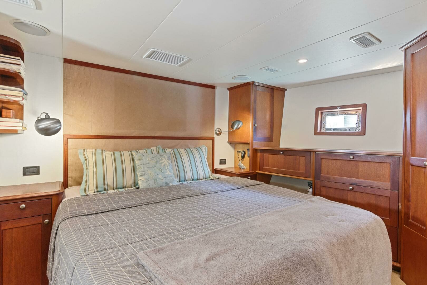2004 Northern Marine 5700 Expedition - Image 21