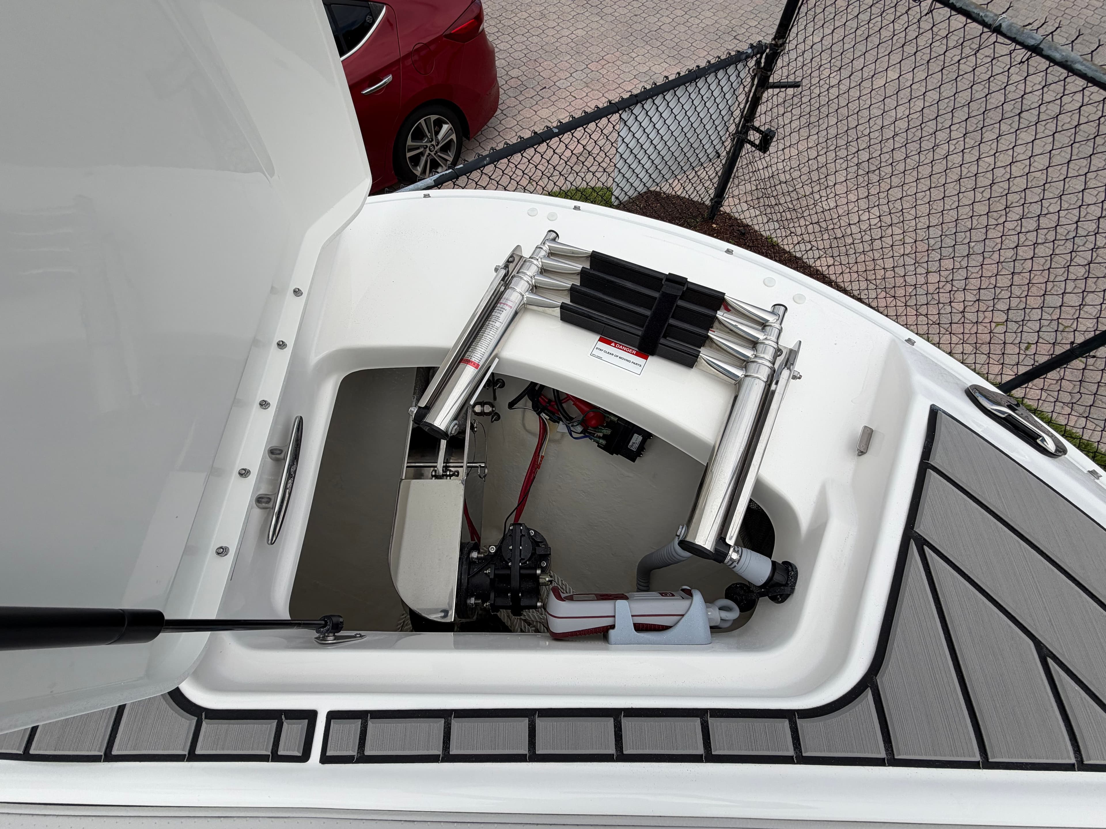 2026 Sea Ray SDX 270 Outboard - 25