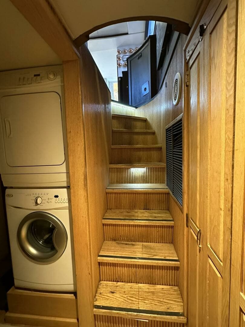 1988 Viking Motor Yacht - Image 76