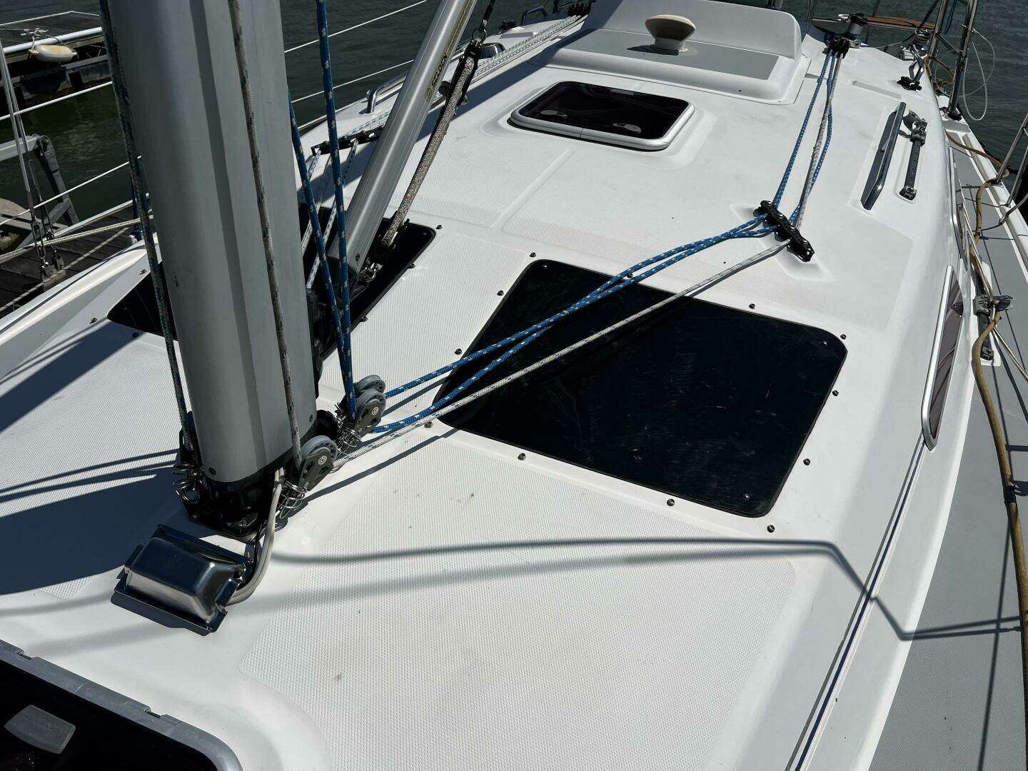 2004 Hunter 33 - Image 13