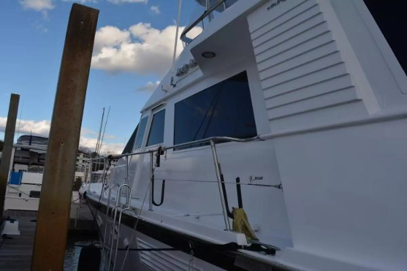 1989 Viking Motor Yacht - Image 12