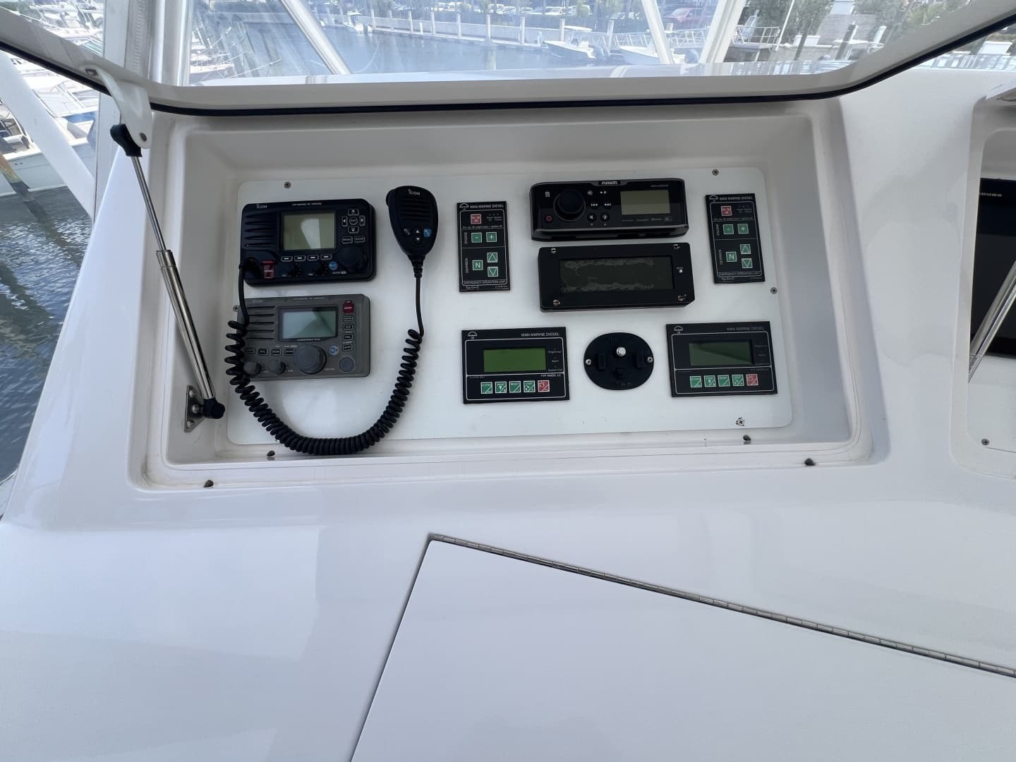 2003 Viking 52 Convertible - Image 17