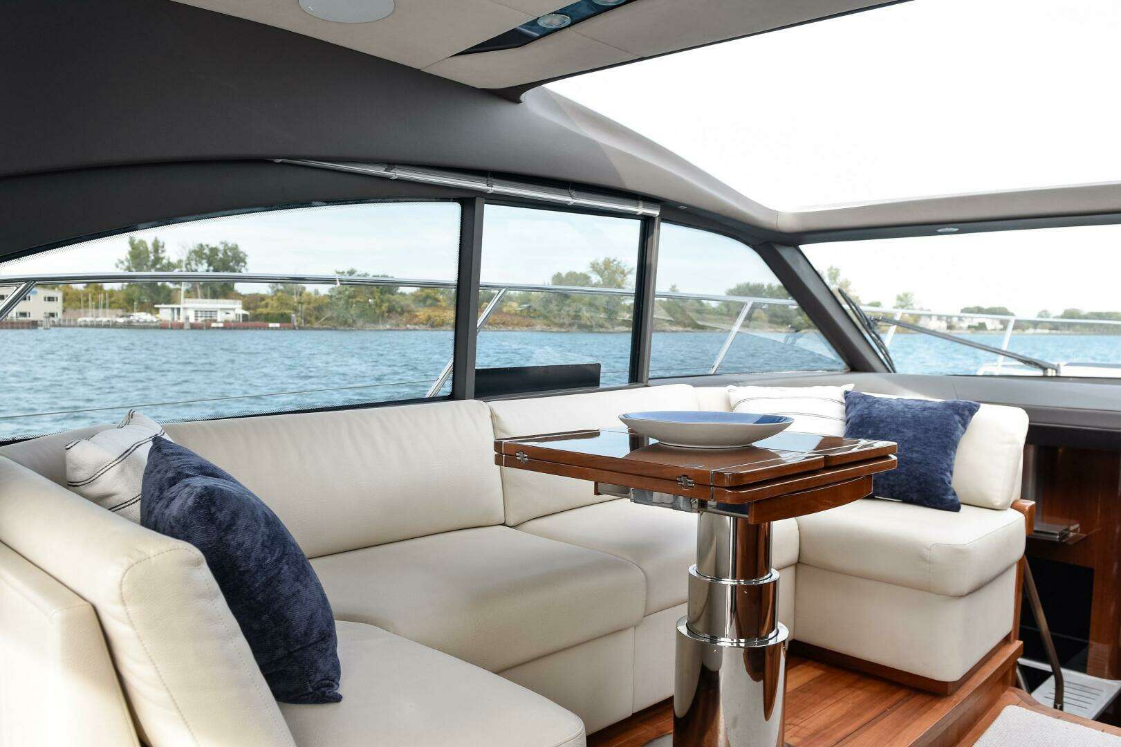 2022 Princess V50 - Image 16