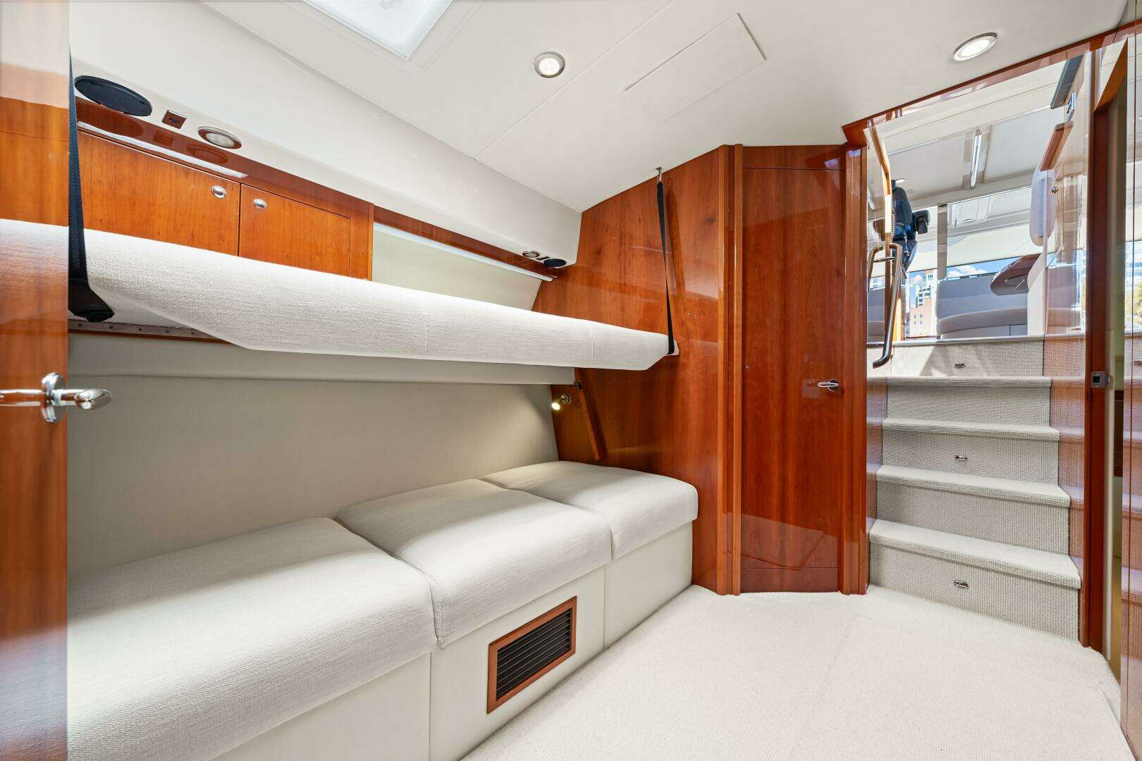 2016 Riviera 5000 Sport Yacht - Image 70