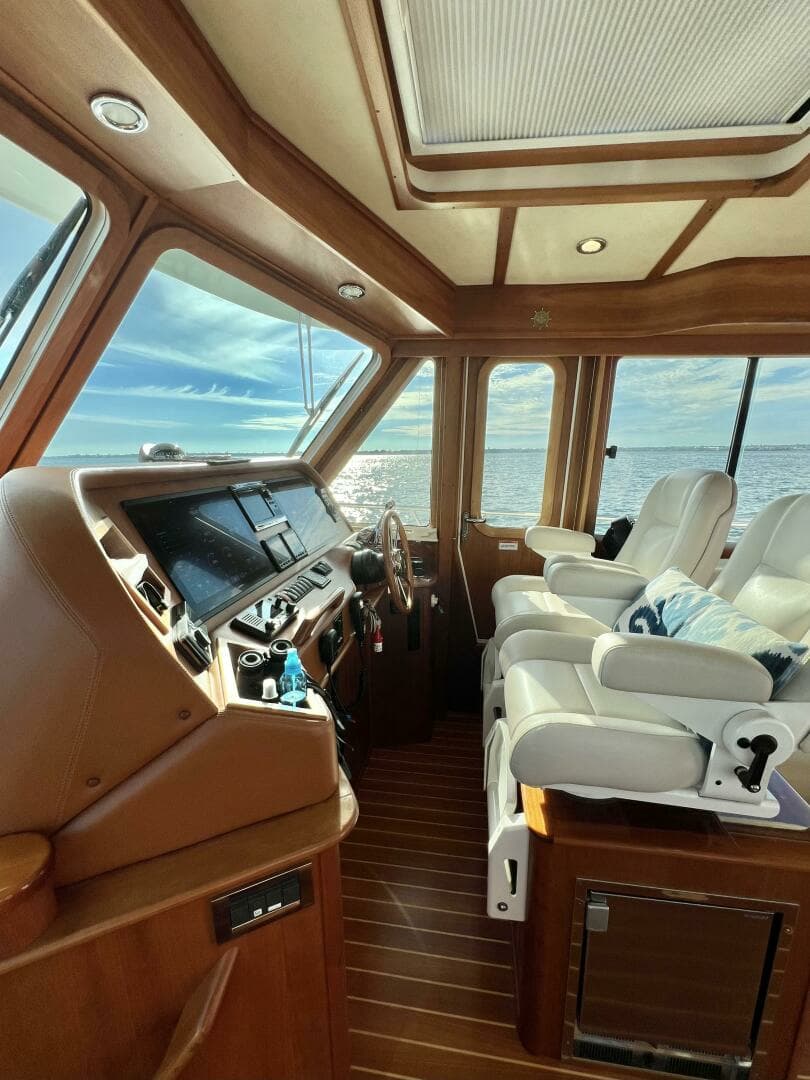 2017 Sabre 48 Salon Express - Image 17