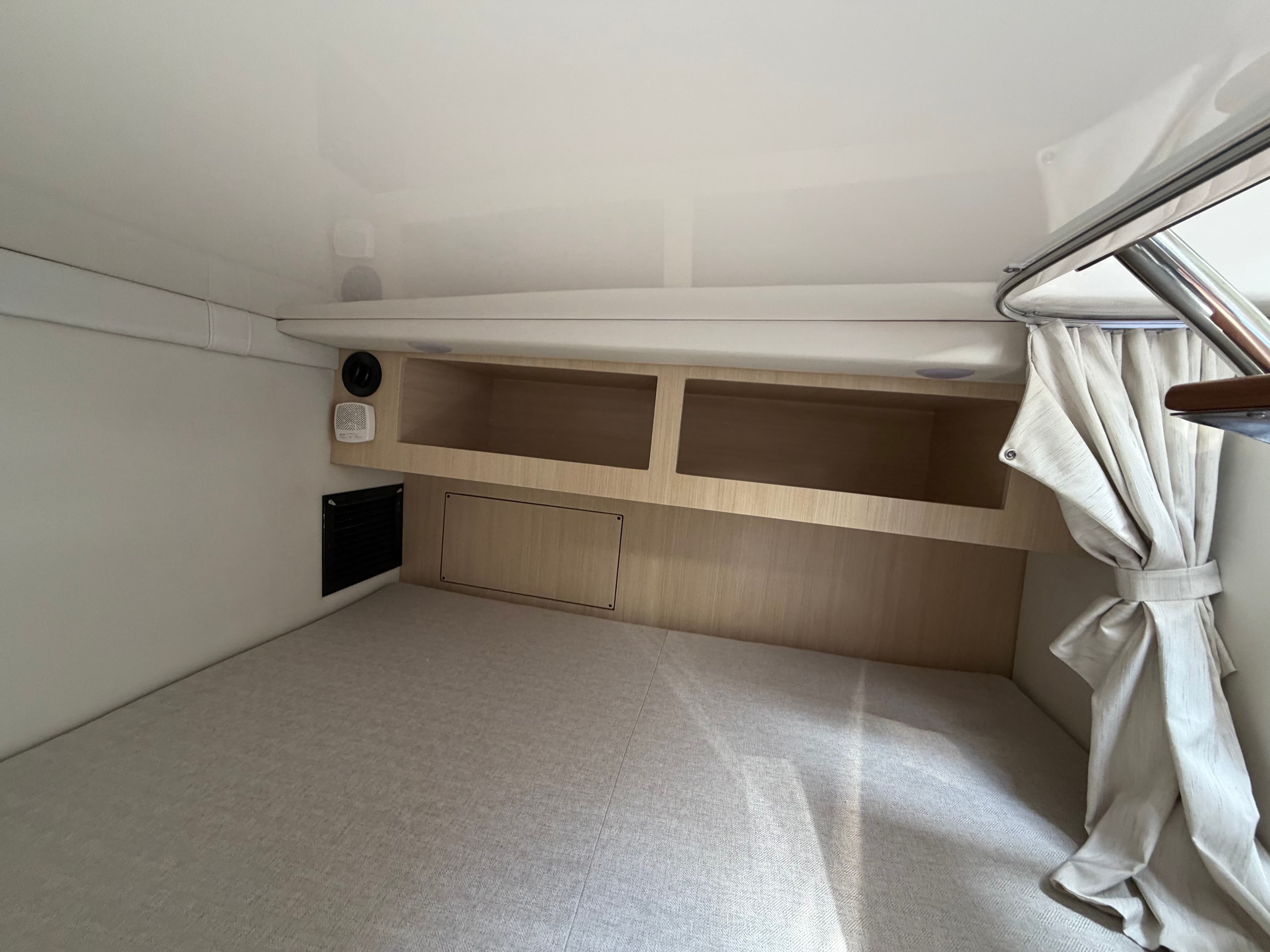 2024 REGAL 28 EXPRESS - Image 37