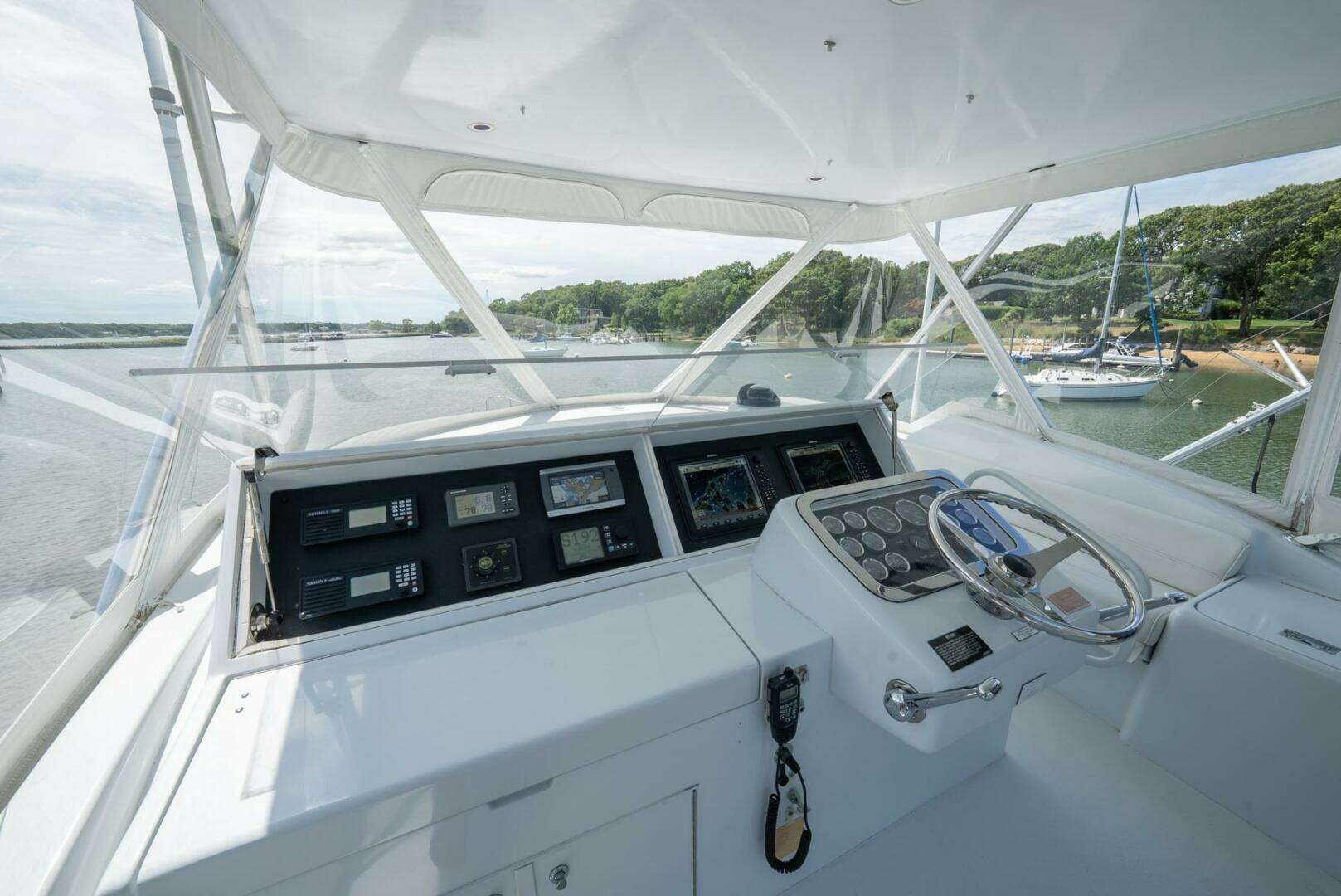 2001 Hatteras 50 Convertible - Image 19