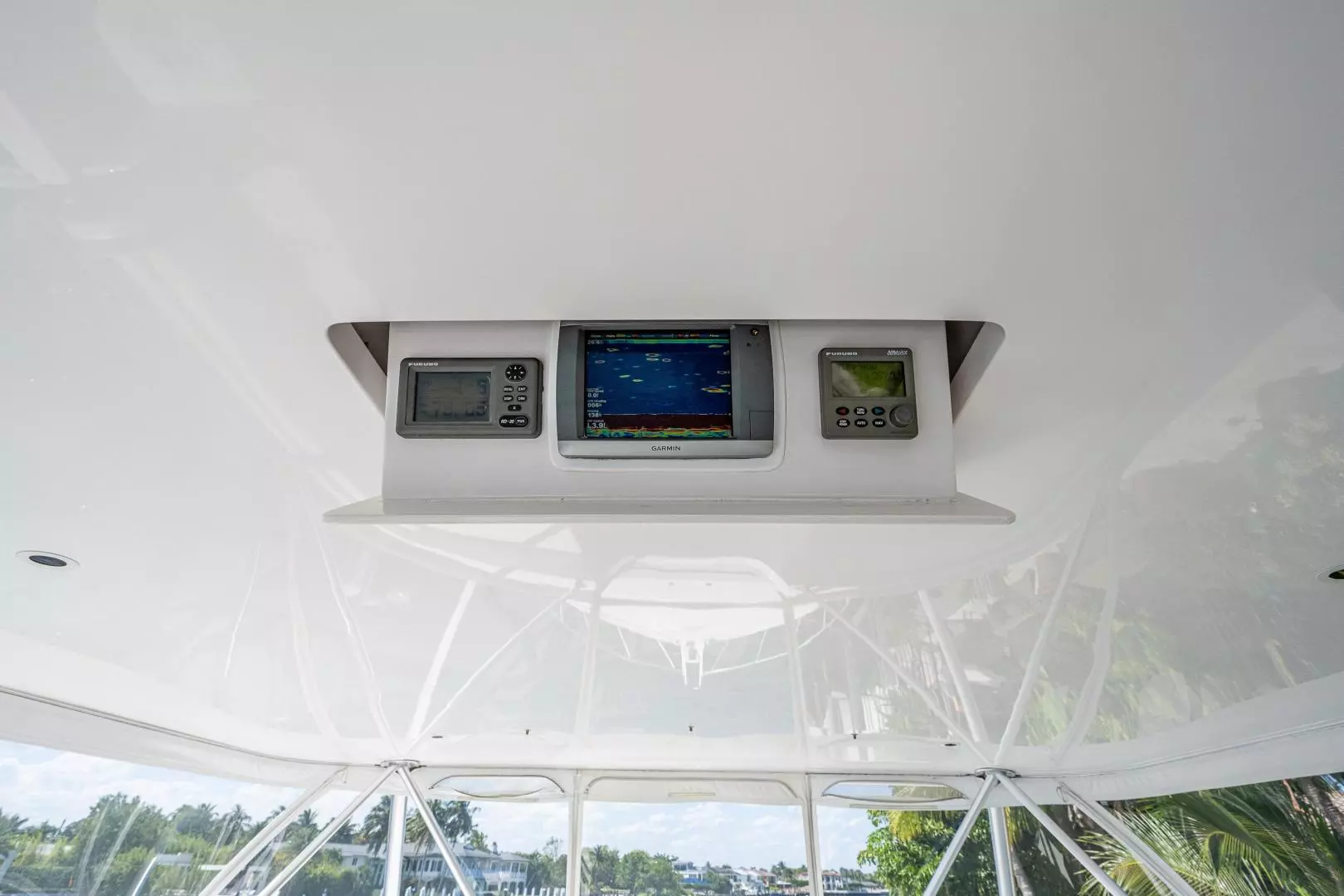 2005 Viking 74 Convertible - Image 39