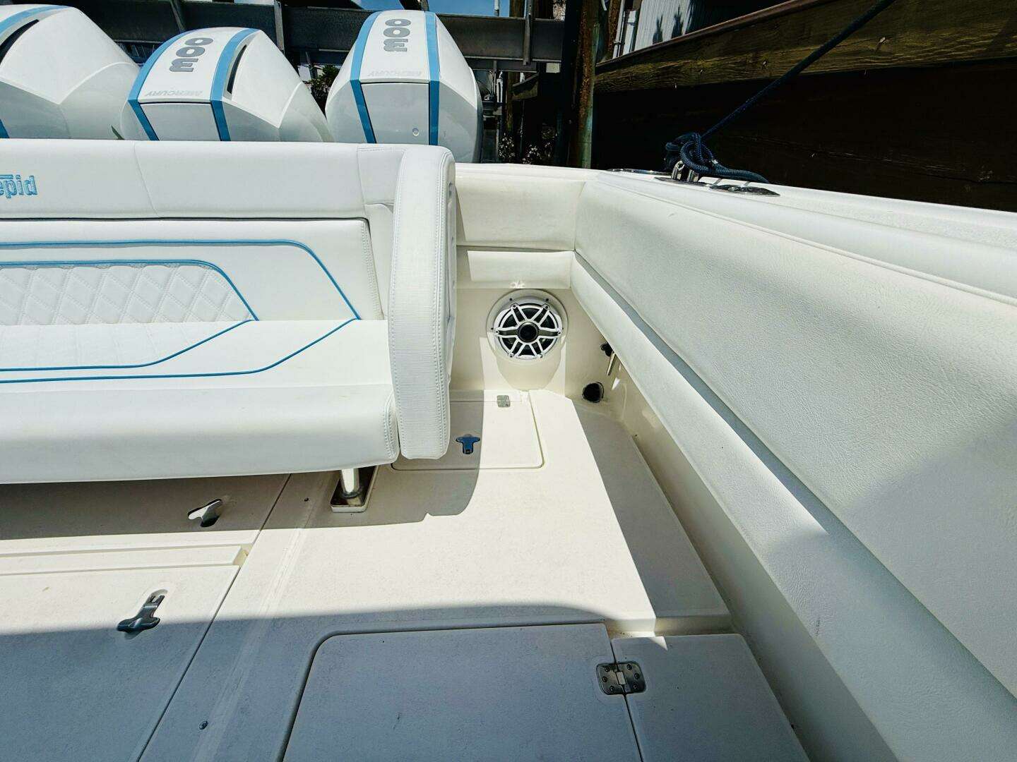 2003 Intrepid 377 - Image 30