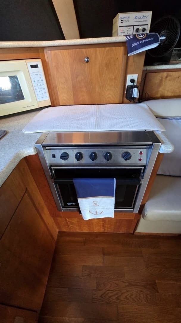 2001 Silverton 453 Motor Yacht - Image 38